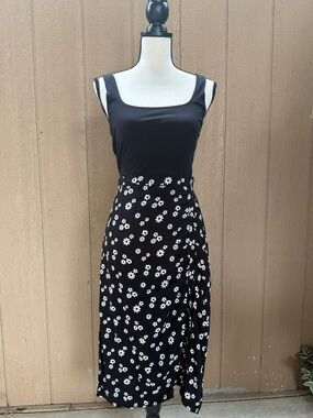 Outfit Hollister & Forever 21 Black Midi Dress with White Floral Skirt size S